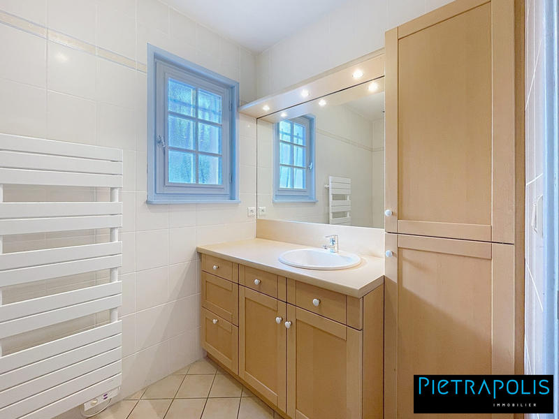 Maison - 245 m² - 10 pièces