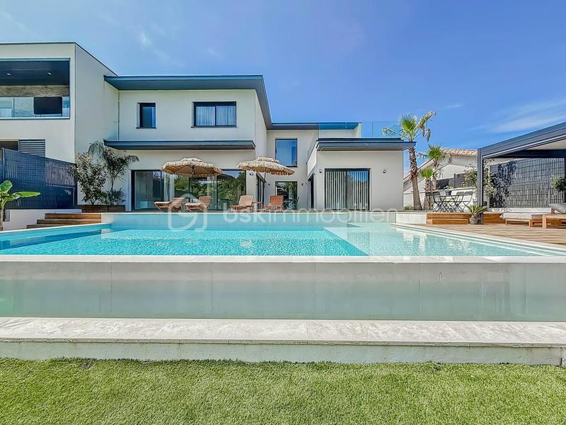 Maison - 213 m² - 6 pièces