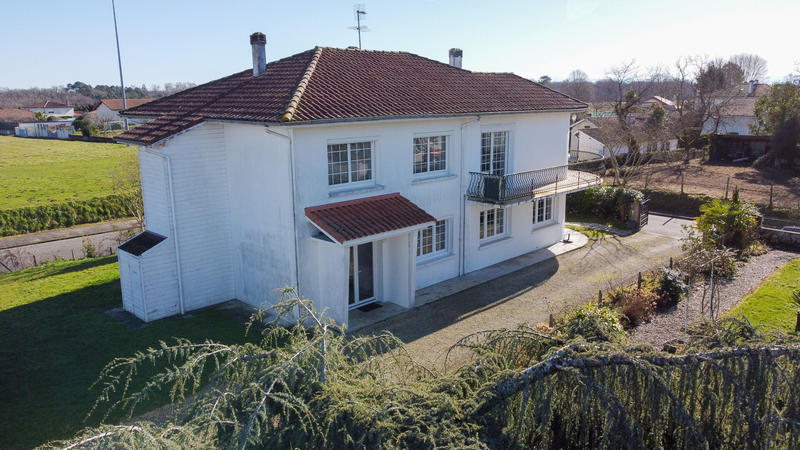 Maison - 206 m² - 8 pièces