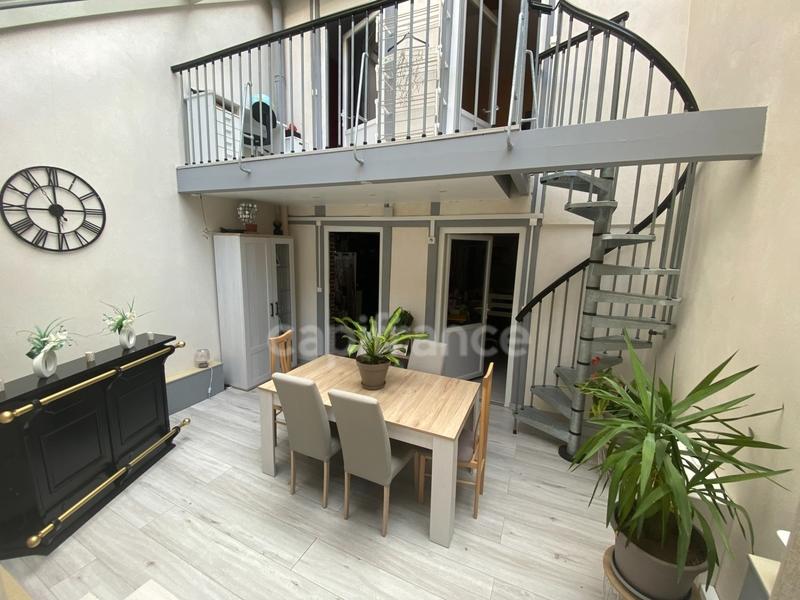 Appartement - 110 m² - 6 pièces