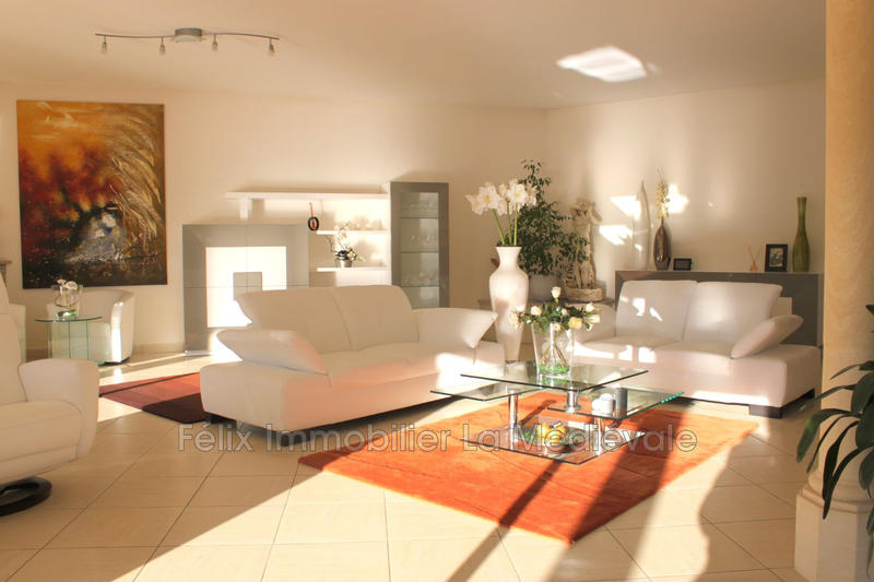 Demeure - 230 m² - 5 pièces