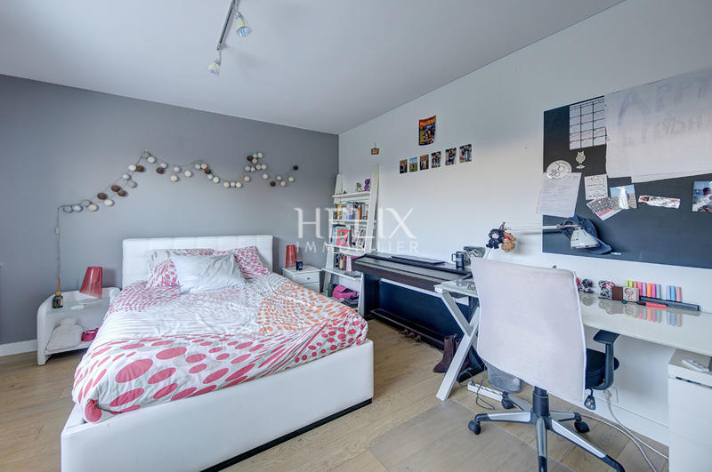 Maison - 236 m² - 9 pièces