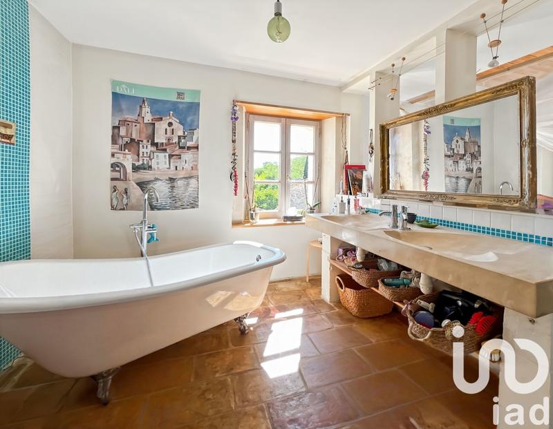 Maison - 230 m² - 8 pièces