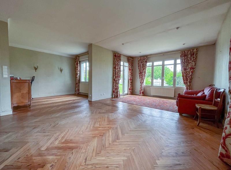 Maison - 128 m² - 9 pièces