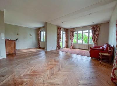 Maison - 128 m² - 9 pièces