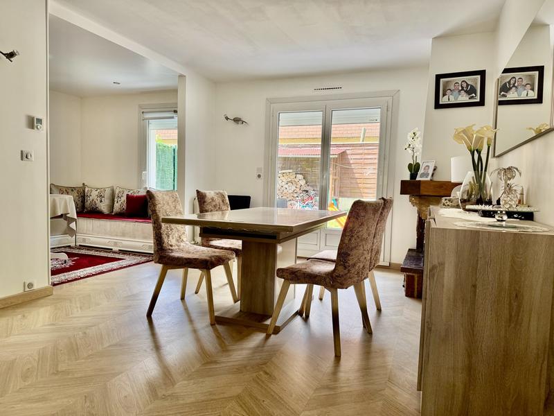 Maison - 90 m² - 5 pièces