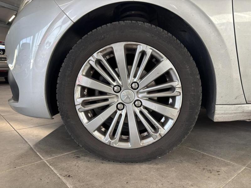 Peugeot 208 1.2i PureTech 12v - 82 Berline Allure Phase 2