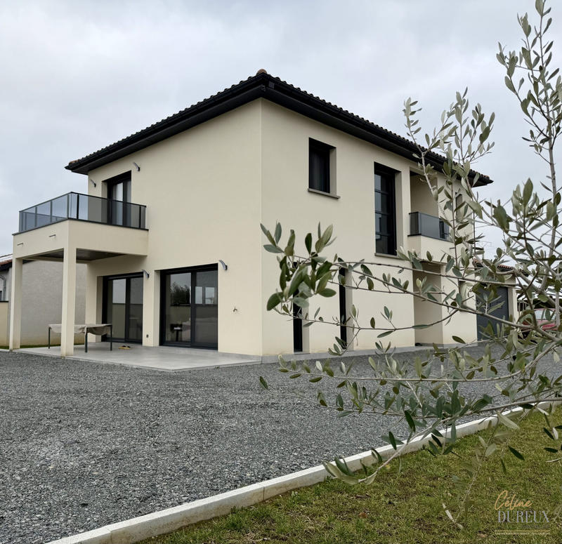 Maison - 140 m² - 5 pièces