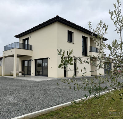 Maison - 140 m² - 5 pièces