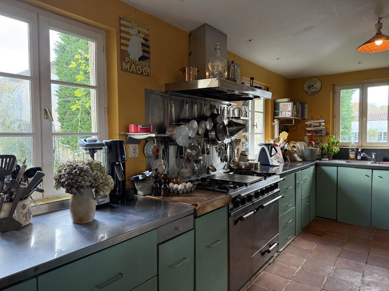 Maison - 322 m² - 18 pièces