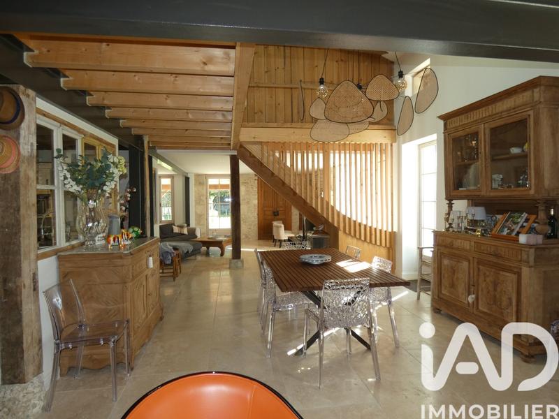 Maison - 259 m² - 9 pièces