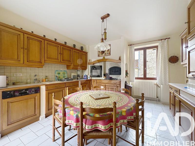 Maison - 200 m² - 7 pièces