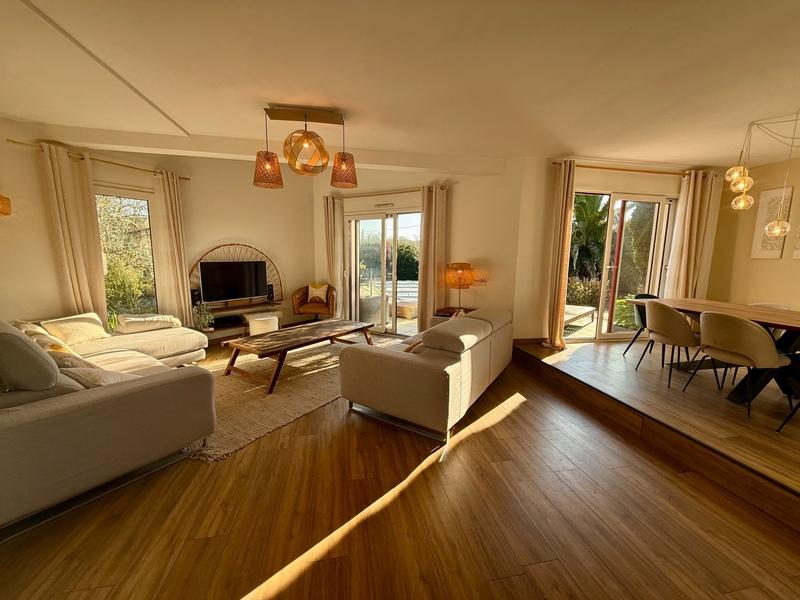 Maison - 200 m² - 10 pièces