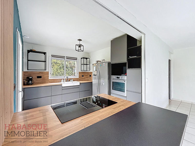 Maison - 230 m² - 7 pièces