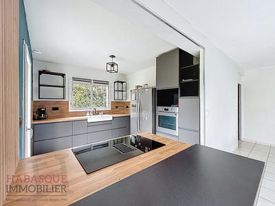 Maison - 230 m² - 7 pièces