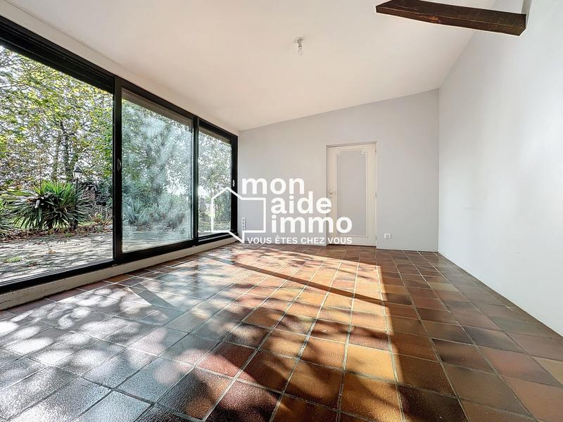 Maison - 305 m² - 8 pièces