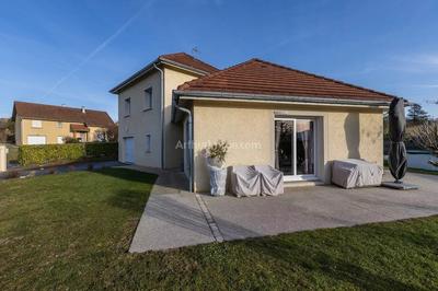 Maison - 102 m² - 4 pièces