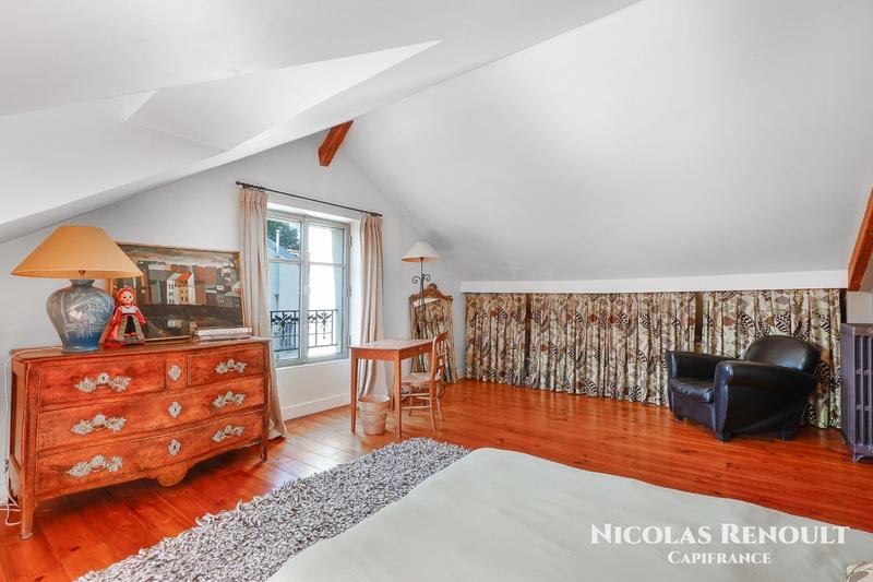 Maison - 250 m² - 8 pièces