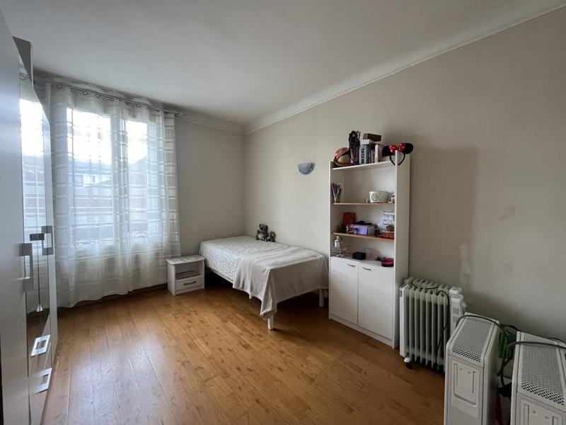 Maison - 230 m² - 10 pièces