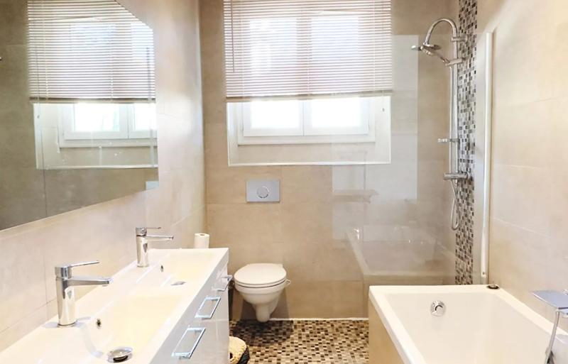 Maison - 200 m² - 5 pièces