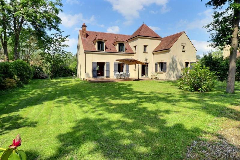 Maison - 230 m² - 7 pièces