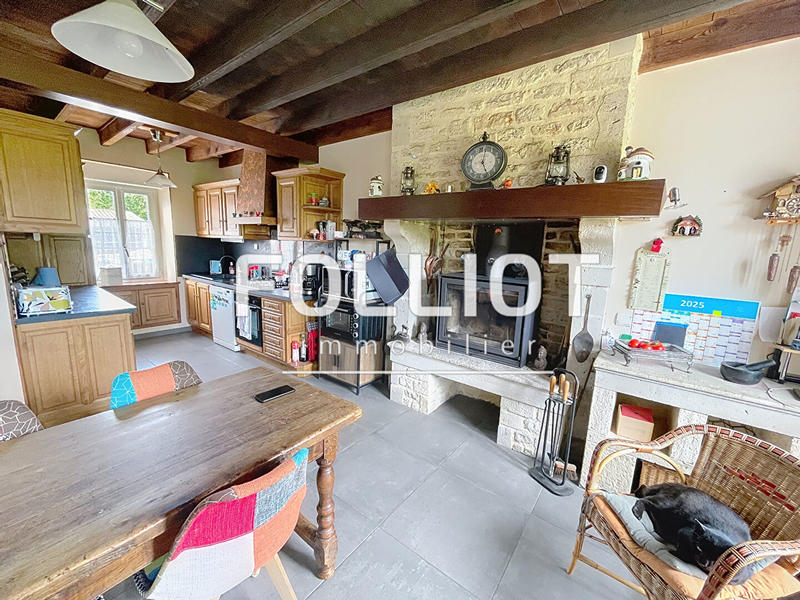 Maison - 225 m² - 10 pièces