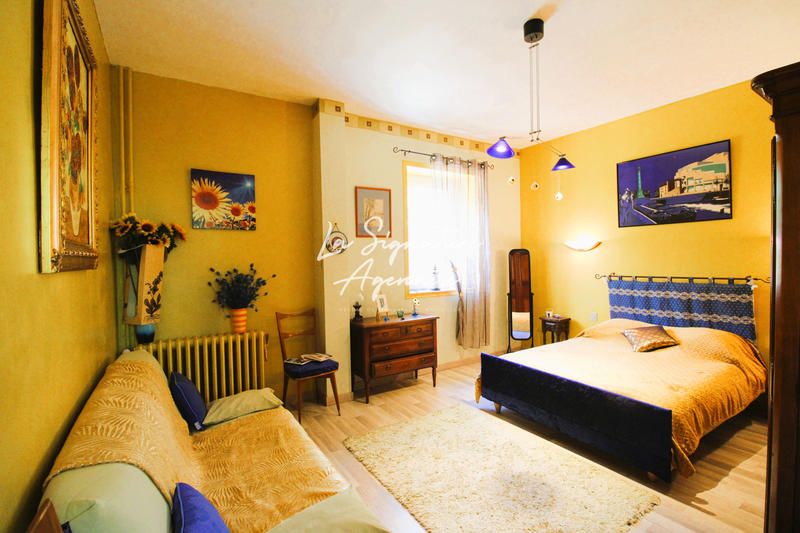 Maison - 275 m² - 8 pièces