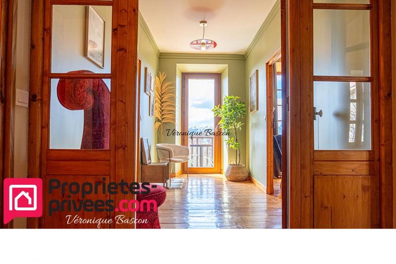 Maison - 210 m² - 8 pièces