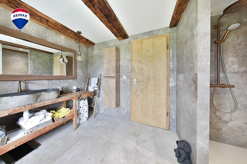 Maison - 243 m² - 7 pièces