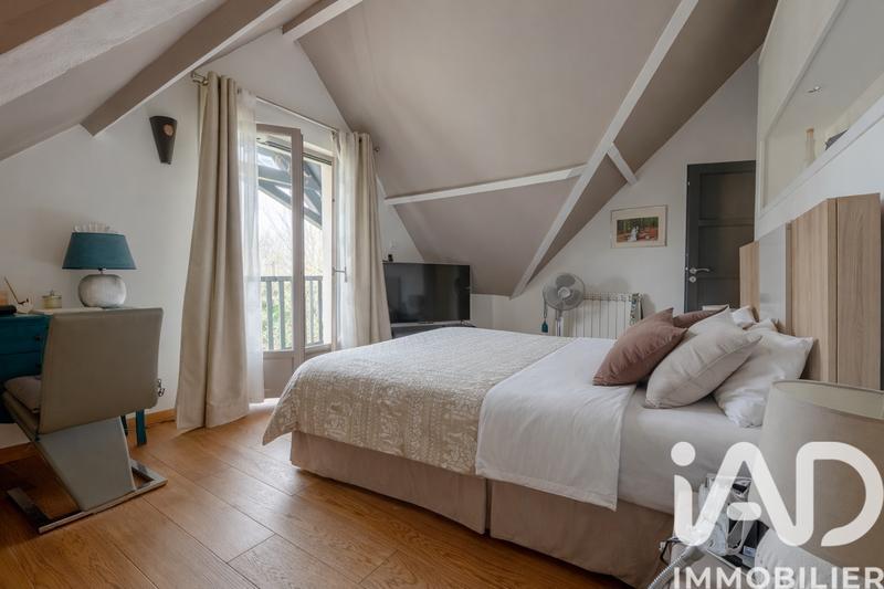Maison - 210 m² - 9 pièces