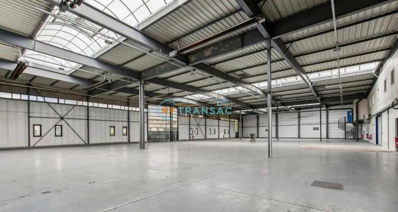 Entrepôt - 2 899 m²