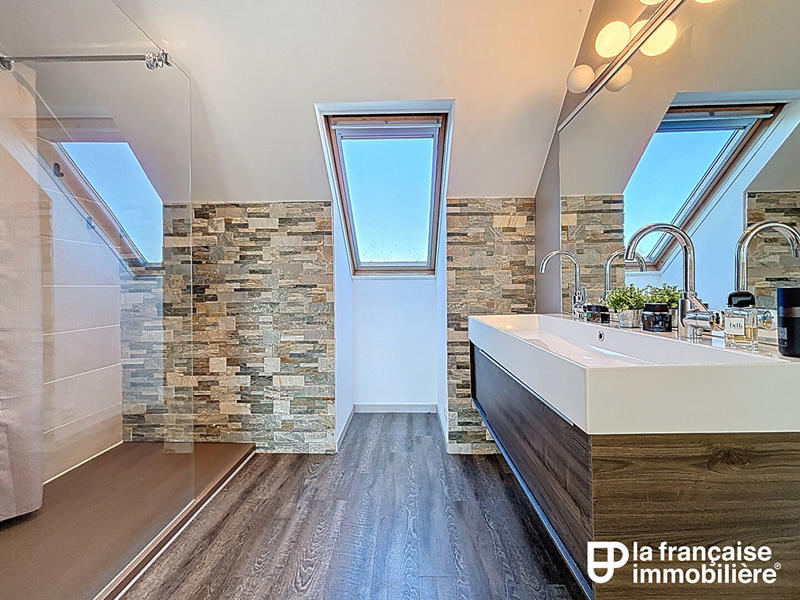 Appartement - 99 m² - 4 pièces