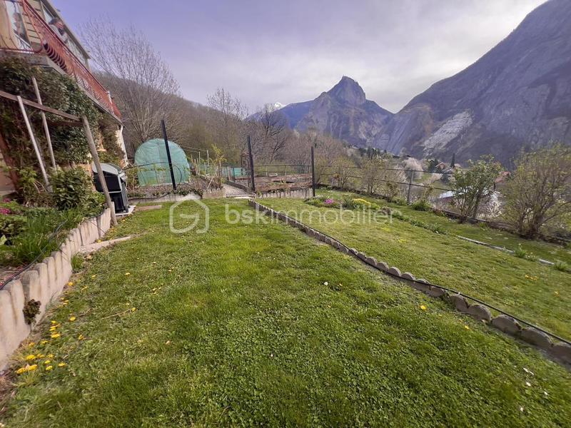 Maison - 262 m² - 9 pièces