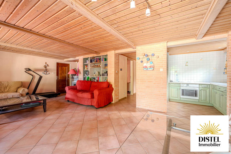 Maison - 241 m² - 8 pièces