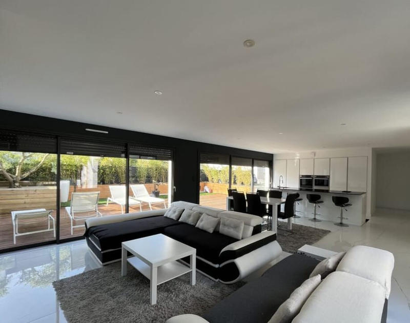 Maison - 200 m² - 6 pièces