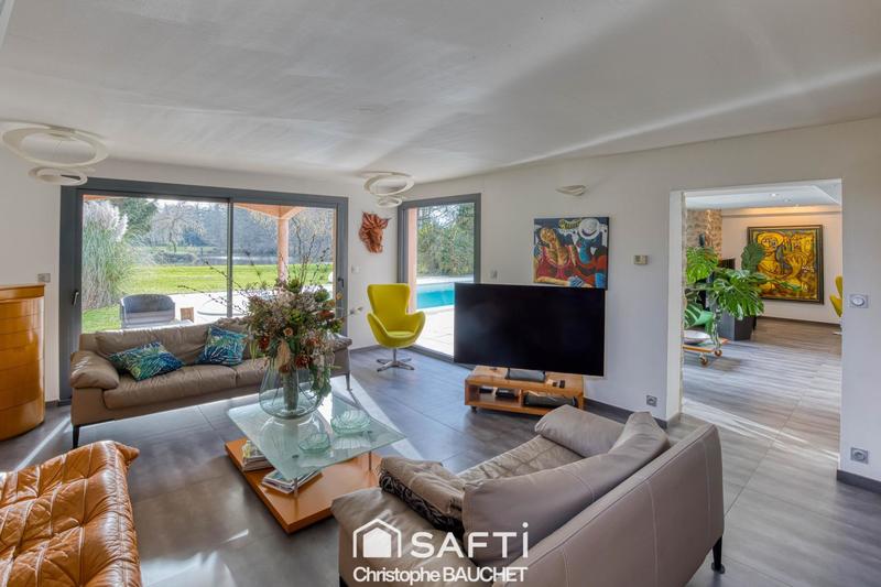 Maison - 213 m² - 6 pièces