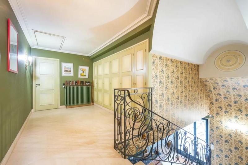 Maison - 200 m² - 8 pièces