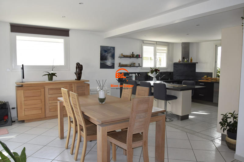 Maison - 225 m² - 8 pièces