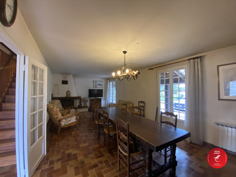 Maison - 142 m² - 8 pièces