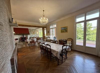 Propriété - 310 m² - 30 pièces