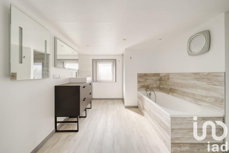 Maison - 296 m² - 10 pièces