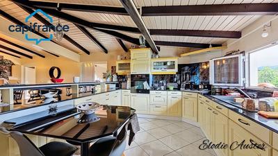 Villa - 267 m² - 10 pièces