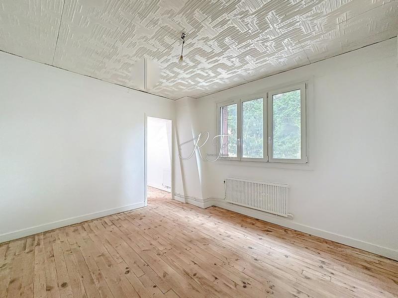 Maison - 230 m² - 10 pièces