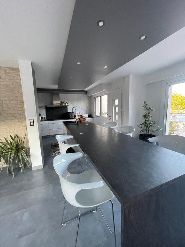 Maison - 220 m² - 8 pièces