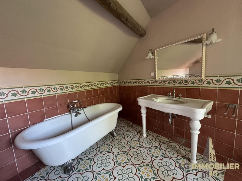 Maison - 248 m² - 7 pièces