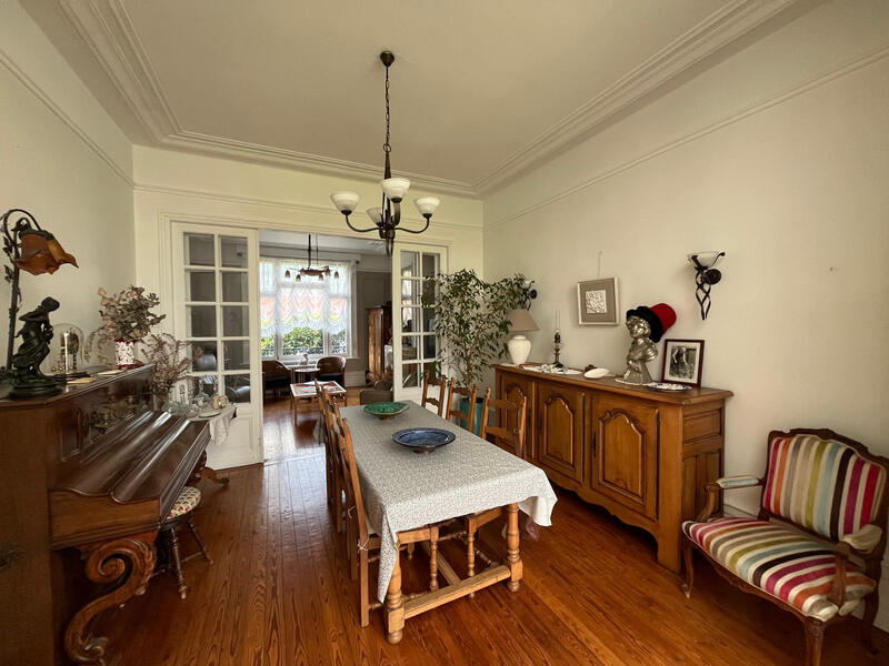 Maison - 200 m² - 7 pièces