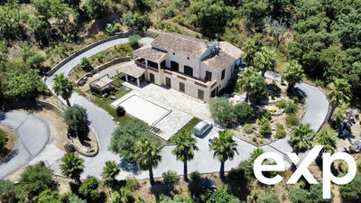 Villa - 247 m² - 7 pièces