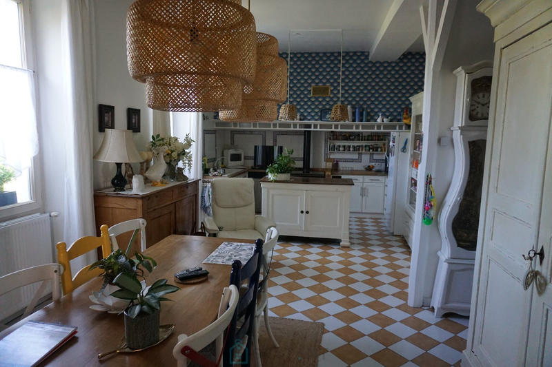 Maison - 220 m² - 8 pièces