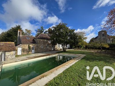 Maison - 235 m² - 7 pièces