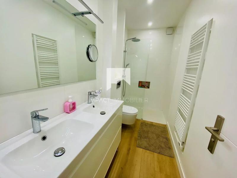 Maison - 230 m² - 6 pièces